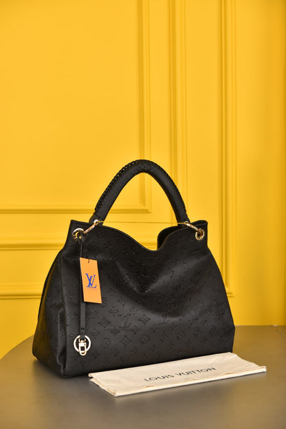 Artsy MM  Black Bag