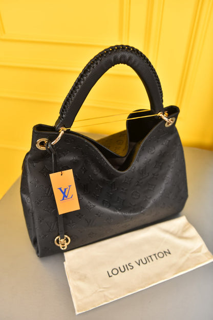 Artsy MM  Black Bag