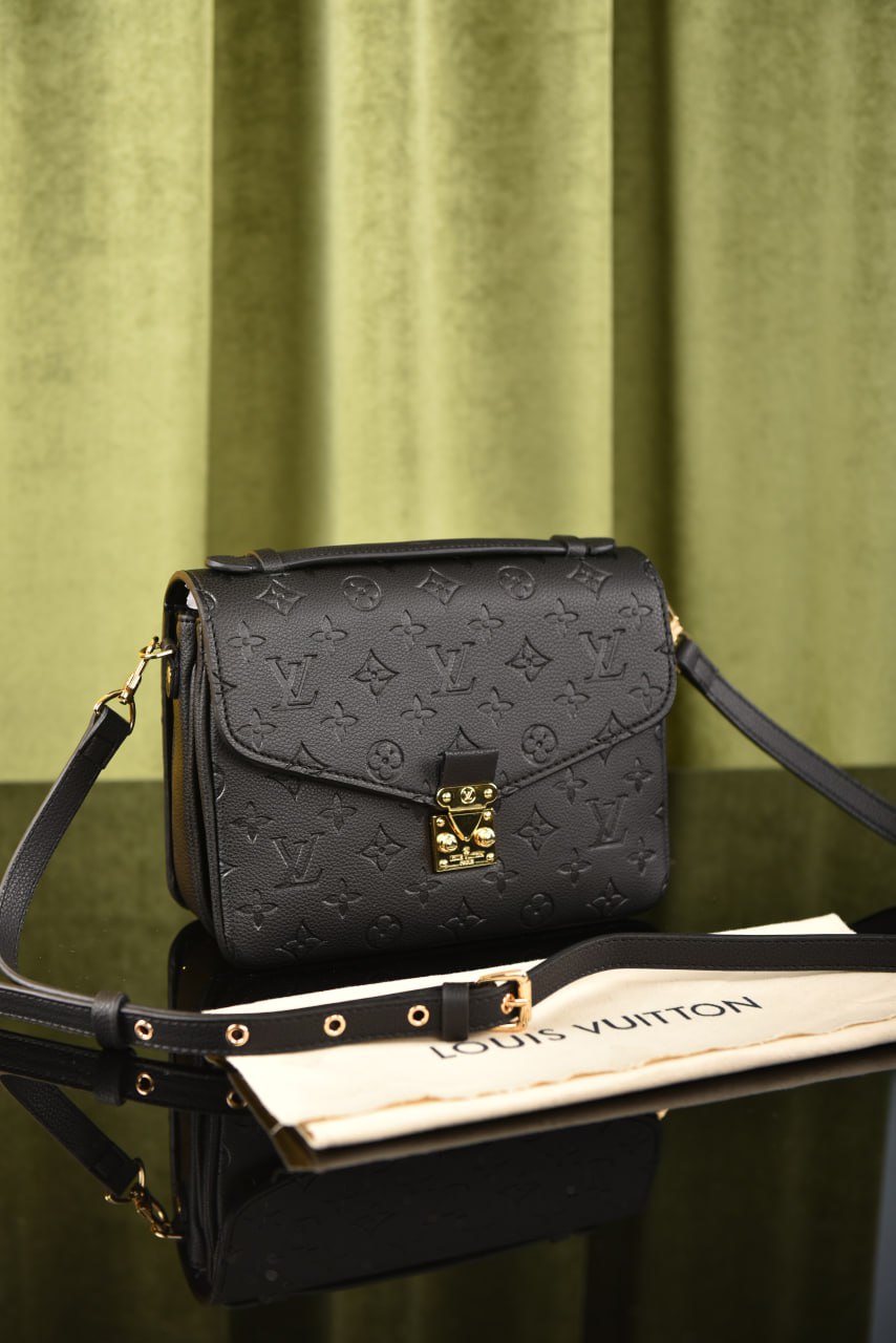 Metis Pochette Black Bag